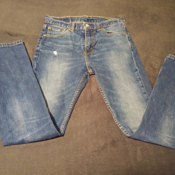 Levi's Jeans - Picture 2 of 4